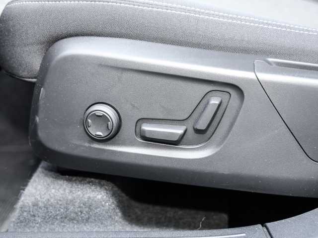 Volvo  Plus Dark 2WD B3 EU6d digitales Cockpit Memory Sitze Soundsystem HarmanKardon LE