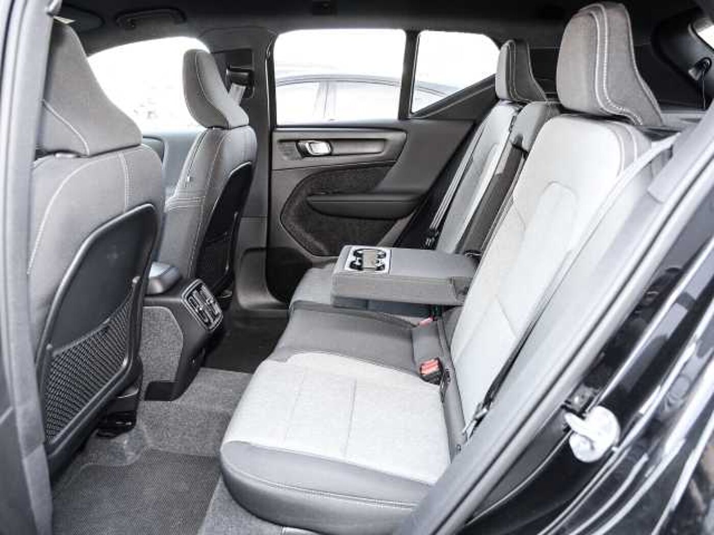Volvo  Plus Dark 2WD B3 EU6d digitales Cockpit Memory Sitze Soundsystem HarmanKardon LE