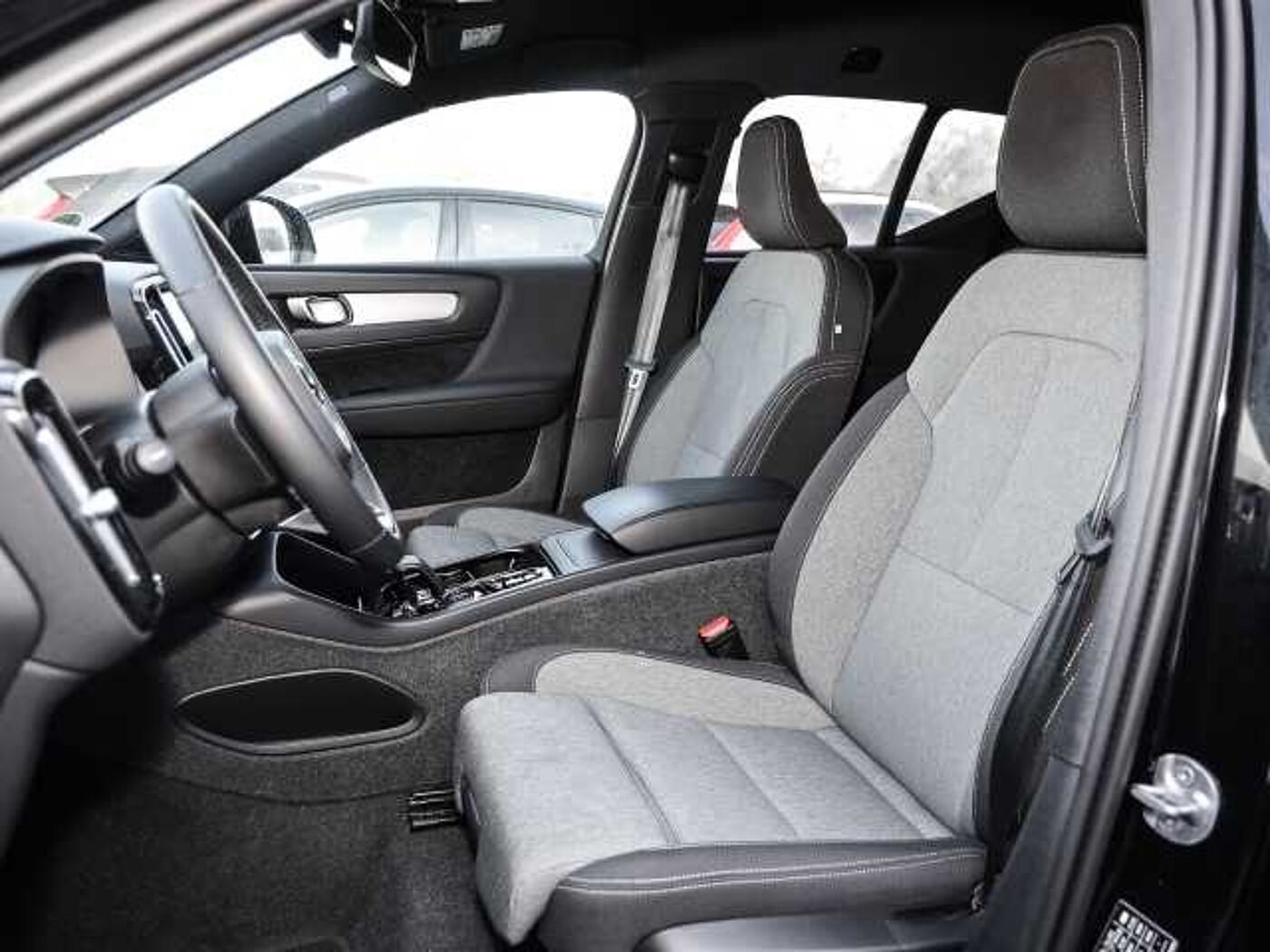 Volvo  Plus Dark 2WD B3 EU6d digitales Cockpit Memory Sitze Soundsystem HarmanKardon LE