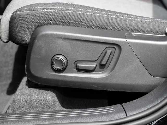 Volvo  Plus Dark 2WD B3 EU6d digitales Cockpit Memory Sitze Soundsystem HarmanKardon LE
