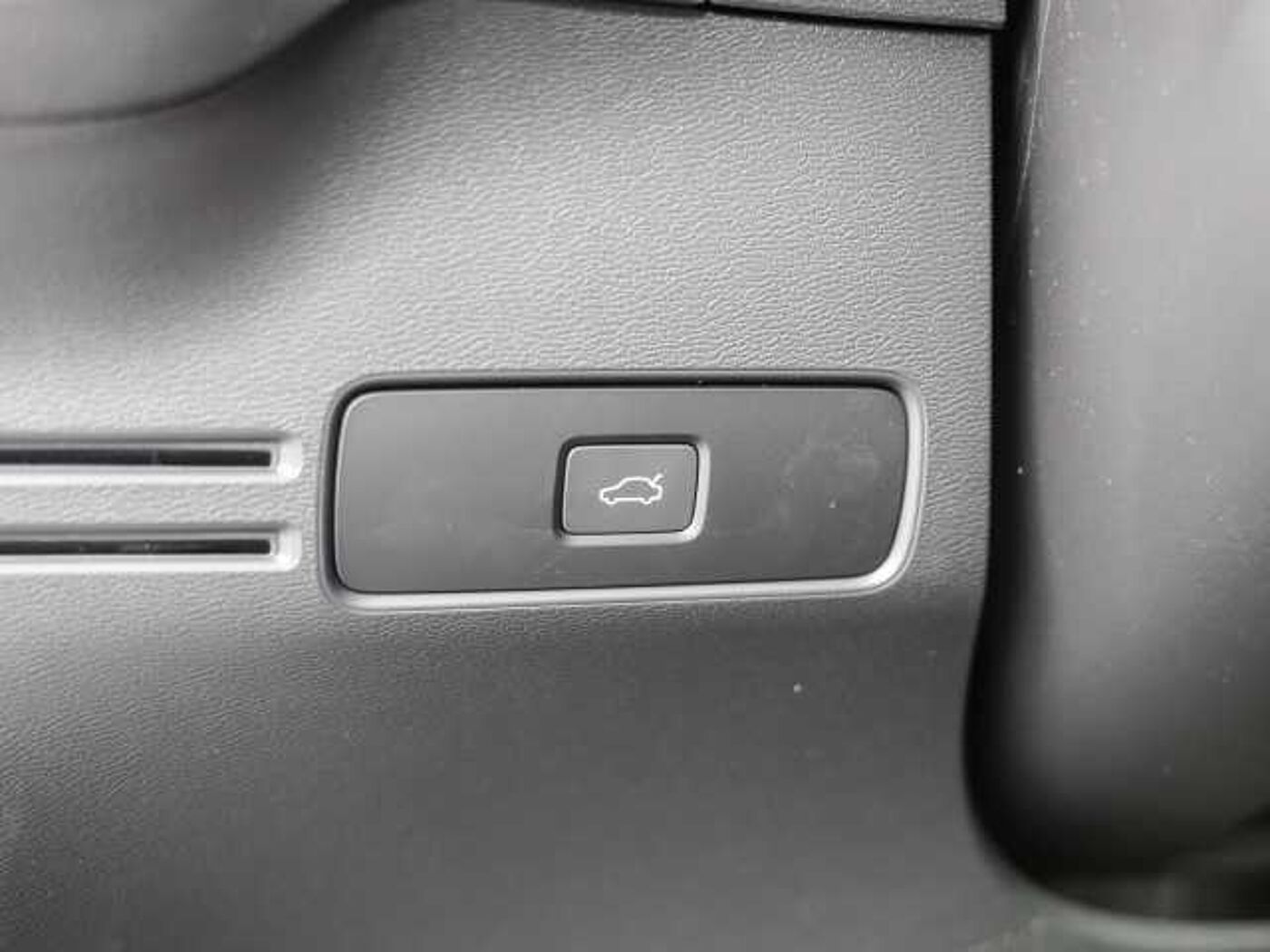 Volvo  Plus Dark 2WD B3 EU6d digitales Cockpit Memory Sitze Soundsystem HarmanKardon LE