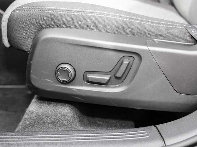 Volvo  Plus Dark 2WD B3 EU6d digitales Cockpit Memory Sitze Soundsystem HarmanKardon LE