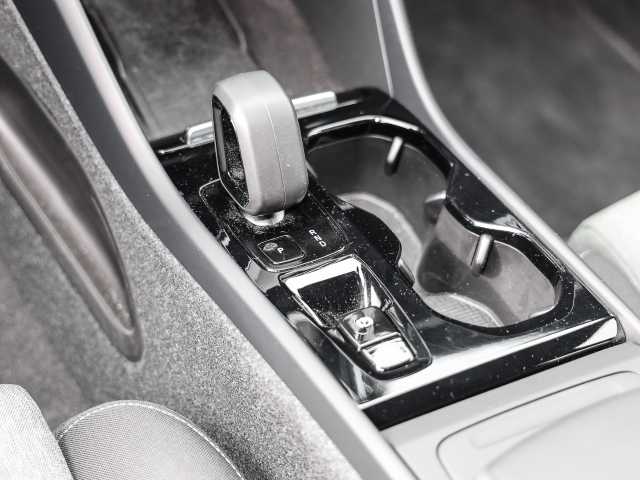 Volvo  Plus Dark 2WD B3 EU6d digitales Cockpit Memory Sitze Soundsystem HarmanKardon LE