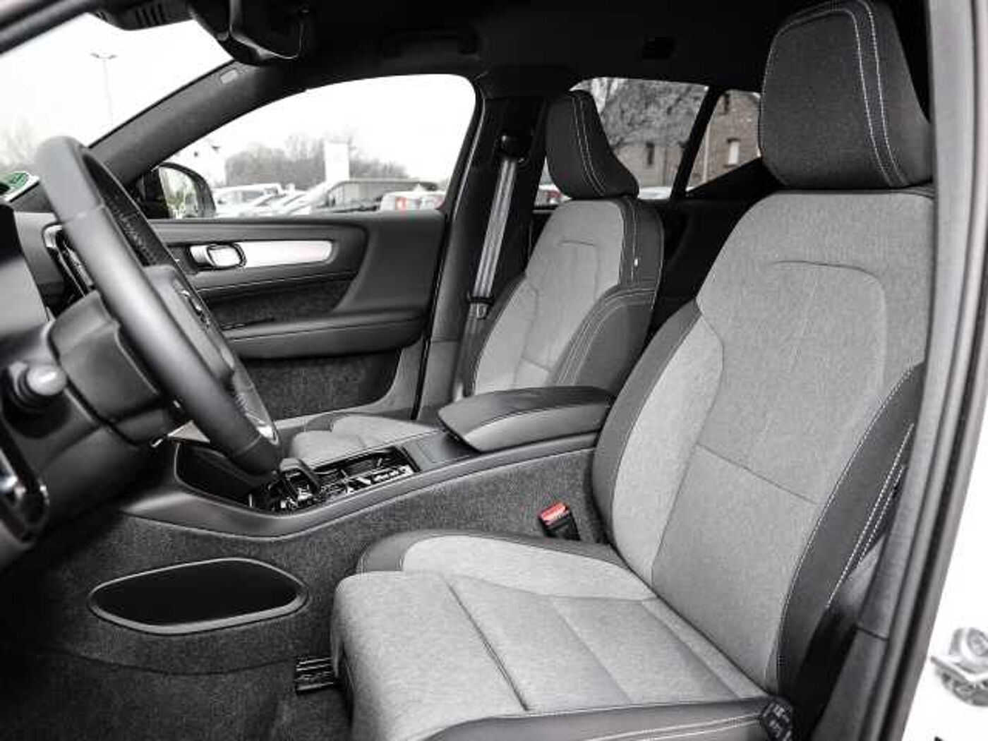 Volvo  Plus Dark 2WD B3 EU6d digitales Cockpit Memory Sitze Soundsystem HarmanKardon LE