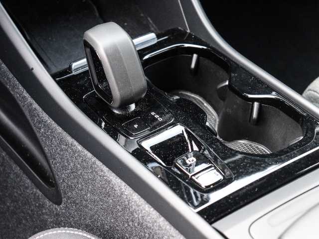 Volvo  Plus Dark 2WD B3 EU6d digitales Cockpit Memory Sitze Soundsystem HarmanKardon LE