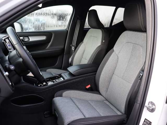 Volvo  Plus Dark 2WD B3 EU6d digitales Cockpit Memory Sitze Soundsystem HarmanKardon LE