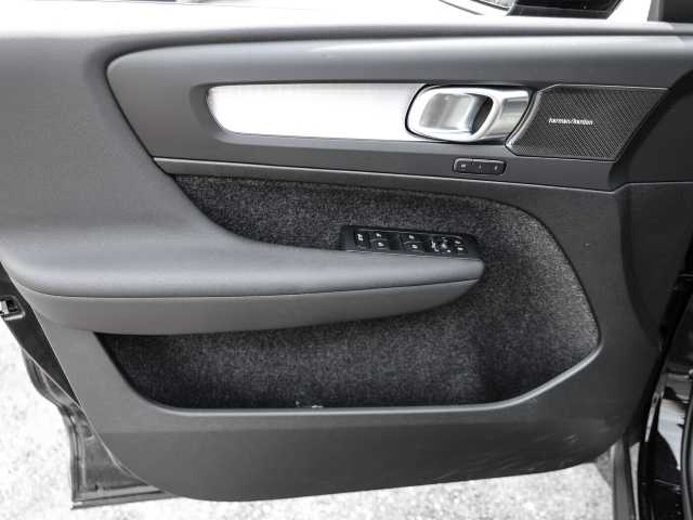 Volvo  Plus Dark 2WD B3 EU6d digitales Cockpit Memory Sitze Soundsystem HarmanKardon LE
