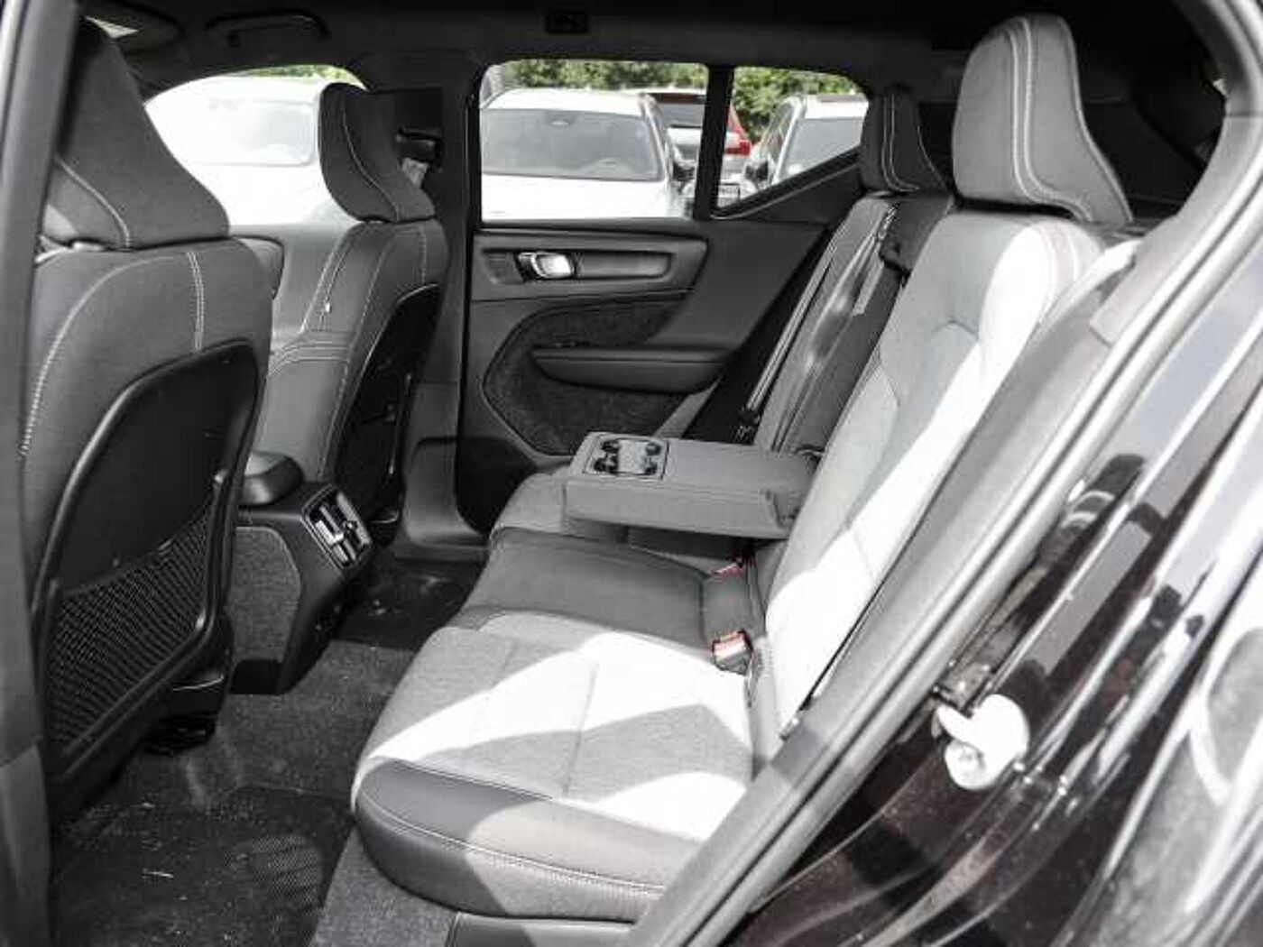 Volvo  Plus Dark 2WD B3 EU6d digitales Cockpit Memory Sitze Soundsystem HarmanKardon LE
