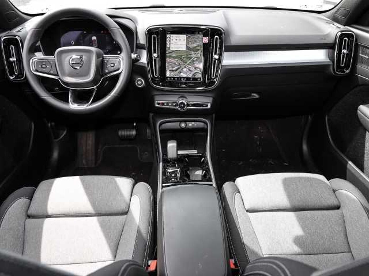 Volvo  Plus Dark 2WD B3 EU6d digitales Cockpit Memory Sitze Soundsystem HarmanKardon LE