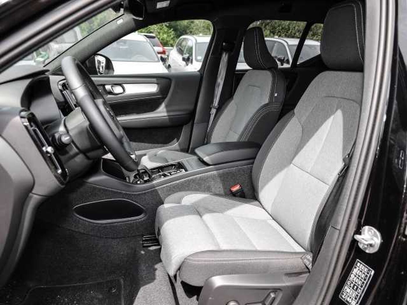 Volvo  Plus Dark 2WD B3 EU6d digitales Cockpit Memory Sitze Soundsystem HarmanKardon LE