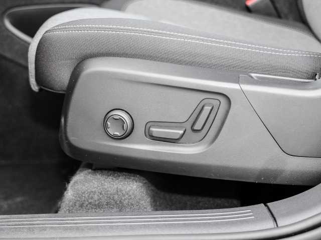 Volvo  Plus Dark 2WD B3 EU6d digitales Cockpit Memory Sitze Soundsystem HarmanKardon LE