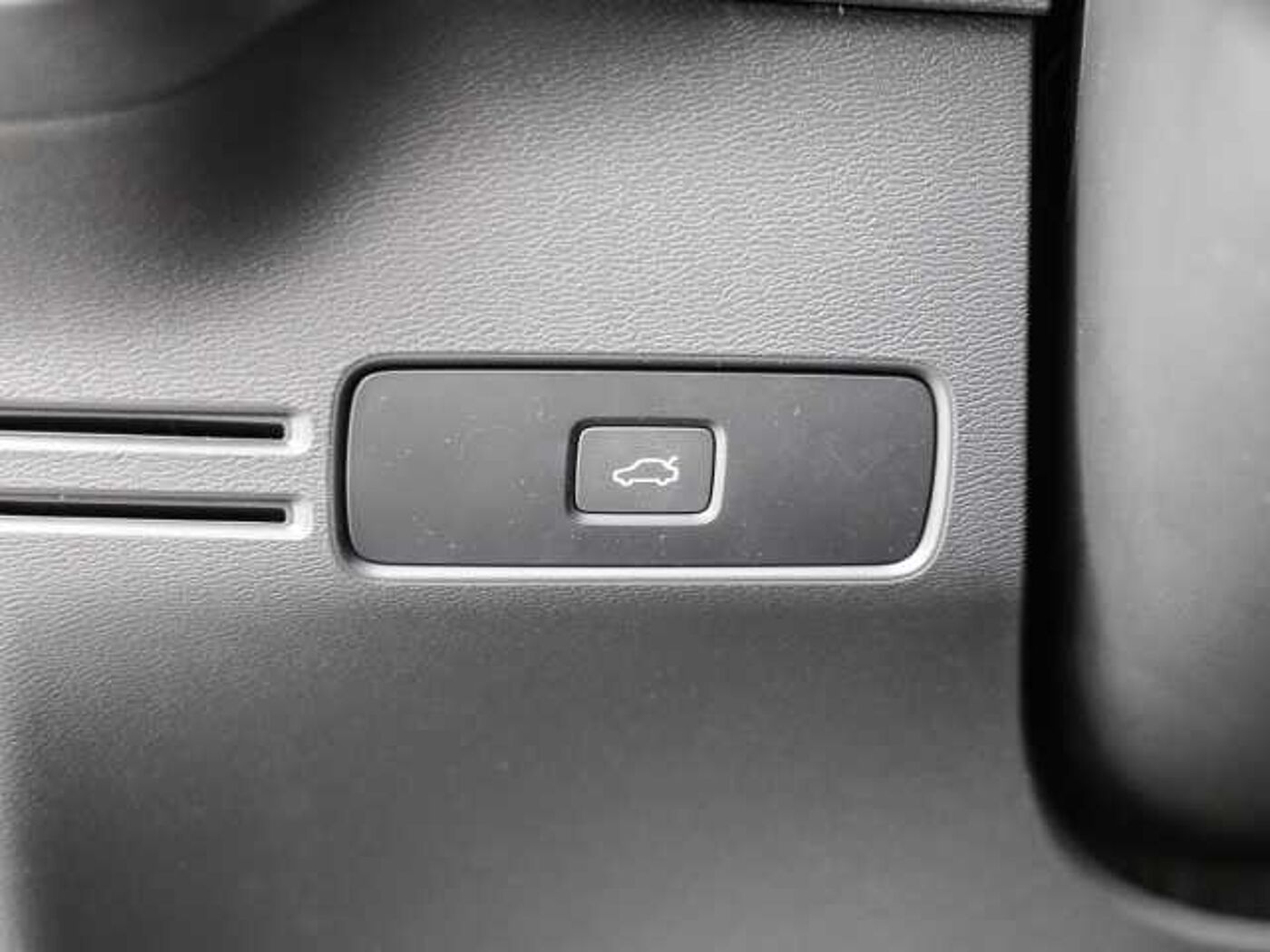 Volvo  Plus Dark 2WD B3 EU6d digitales Cockpit Memory Sitze Soundsystem HarmanKardon LE
