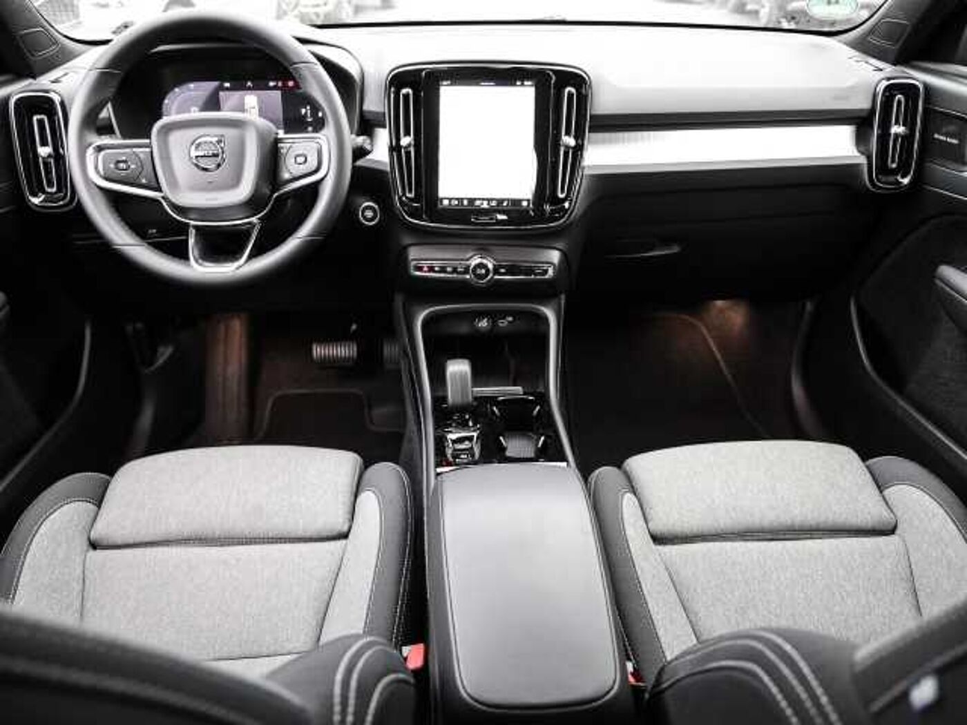 Volvo  Plus Dark 2WD B3 EU6d digitales Cockpit Memory Sitze Soundsystem HarmanKardon LE