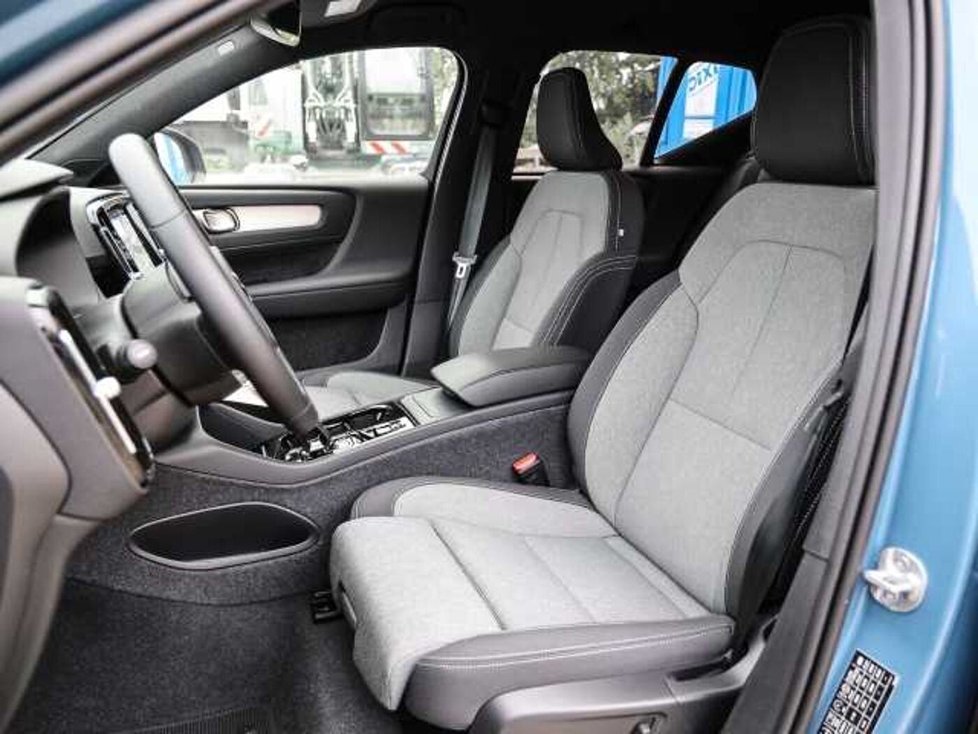 Volvo  Plus Dark 2WD B3 EU6d digitales Cockpit Memory Sitze Soundsystem HarmanKardon LE