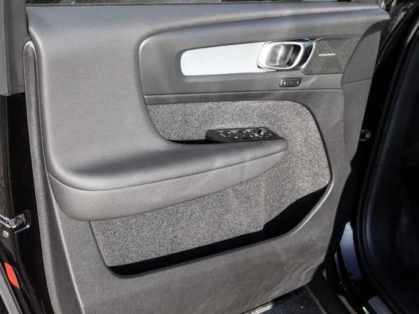 Volvo  Plus Dark 2WD B3 EU6d digitales Cockpit Memory Sitze Soundsystem HarmanKardon LE