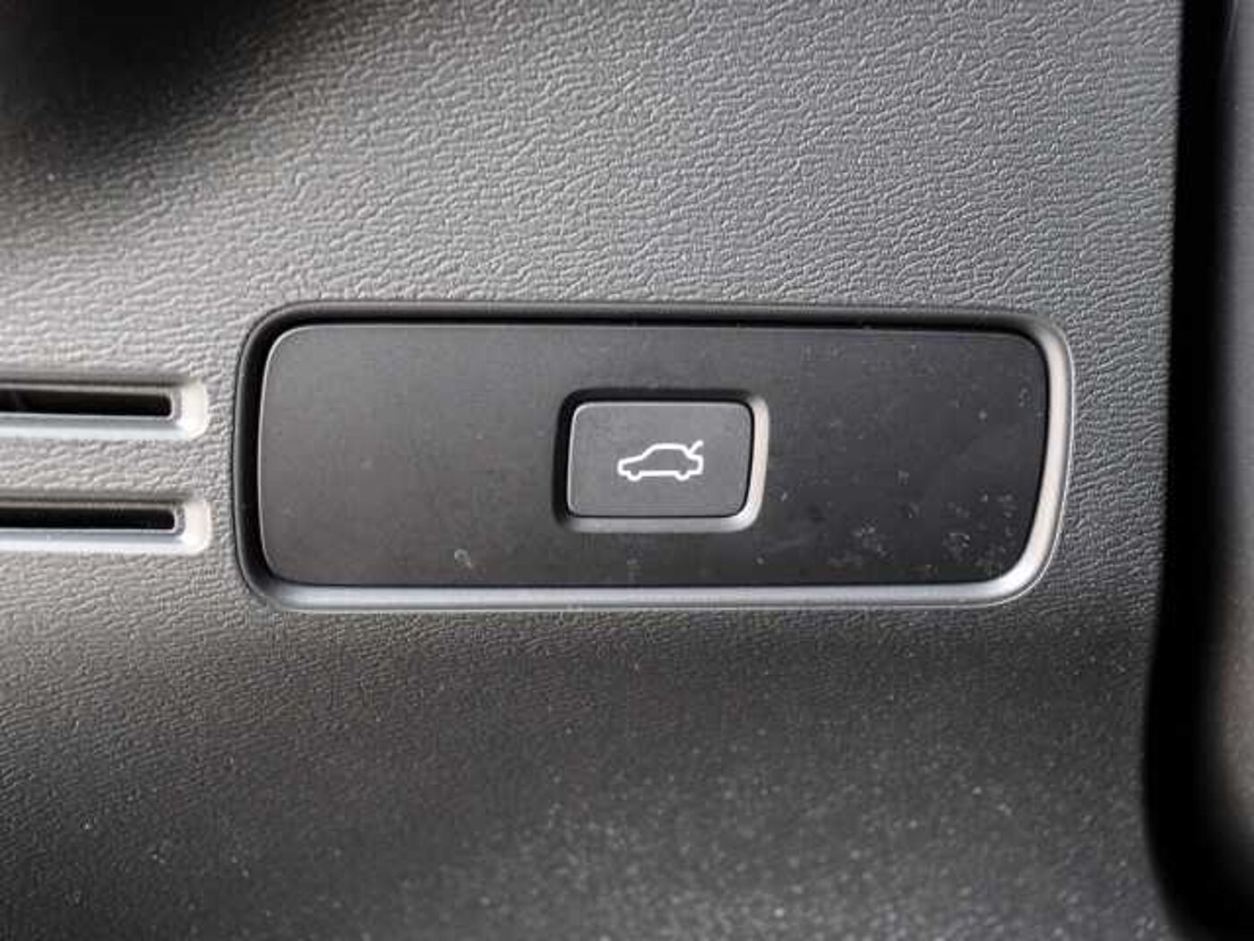 Volvo  Plus Dark 2WD B3 EU6d digitales Cockpit Memory Sitze Soundsystem HarmanKardon LE