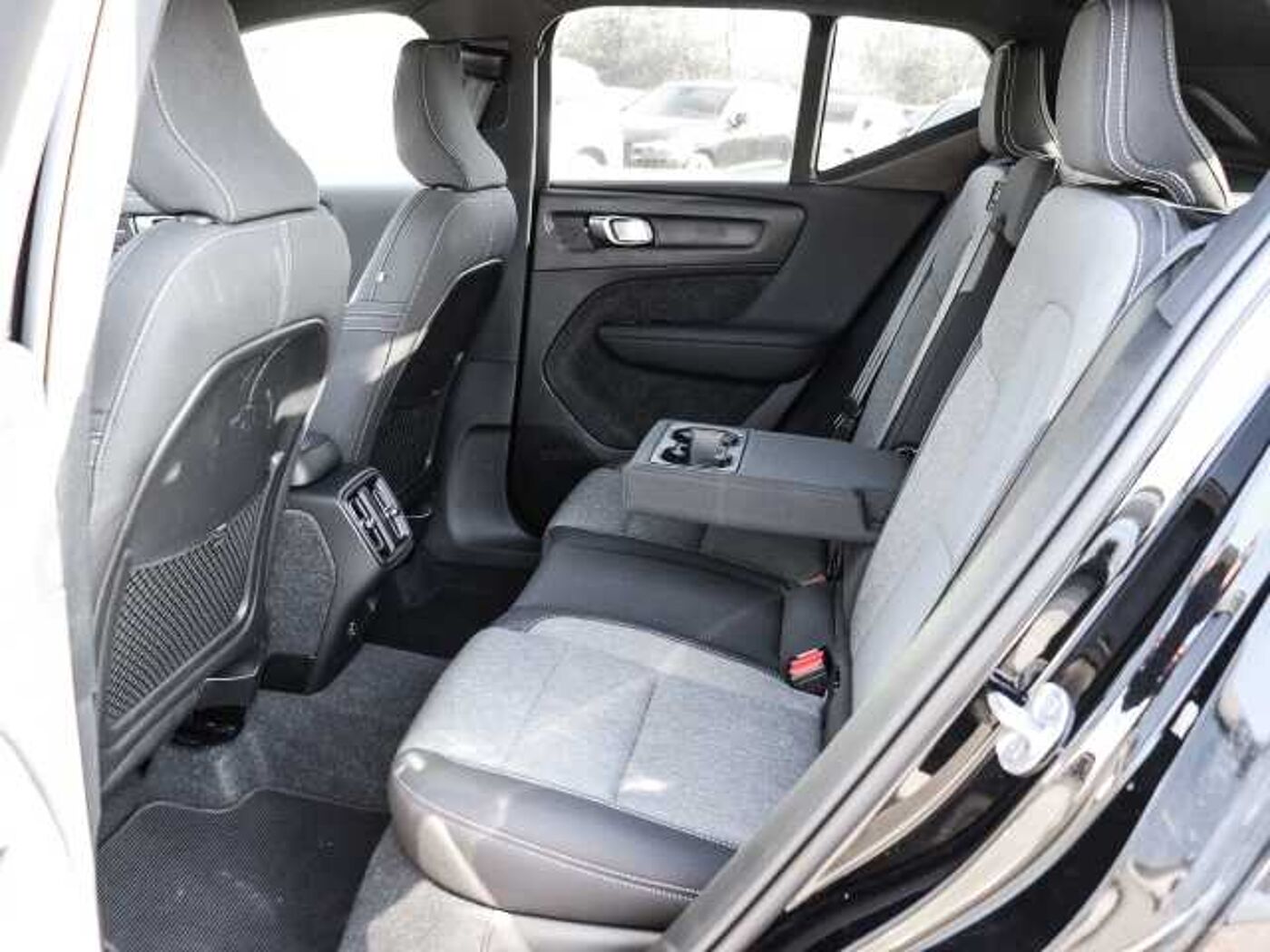 Volvo  Plus Dark 2WD B3 EU6d digitales Cockpit Memory Sitze Soundsystem HarmanKardon LE
