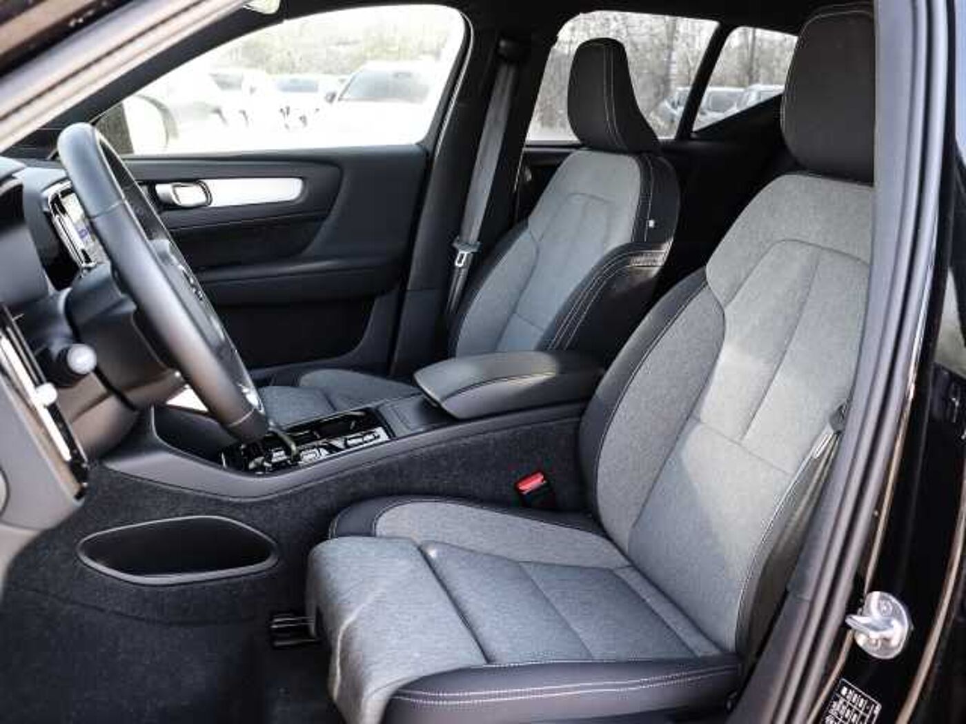 Volvo  Plus Dark 2WD B3 EU6d digitales Cockpit Memory Sitze Soundsystem HarmanKardon LE
