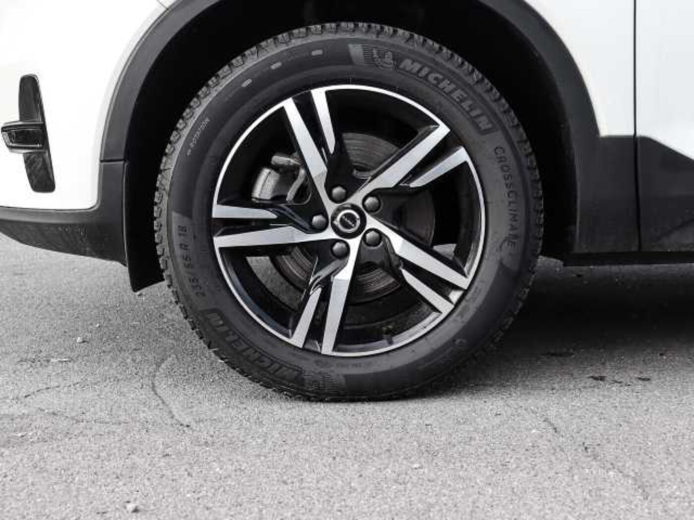 Volvo  Plus Dark 2WD B3 EU6d digitales Cockpit Memory Sitze Soundsystem HarmanKardon LE