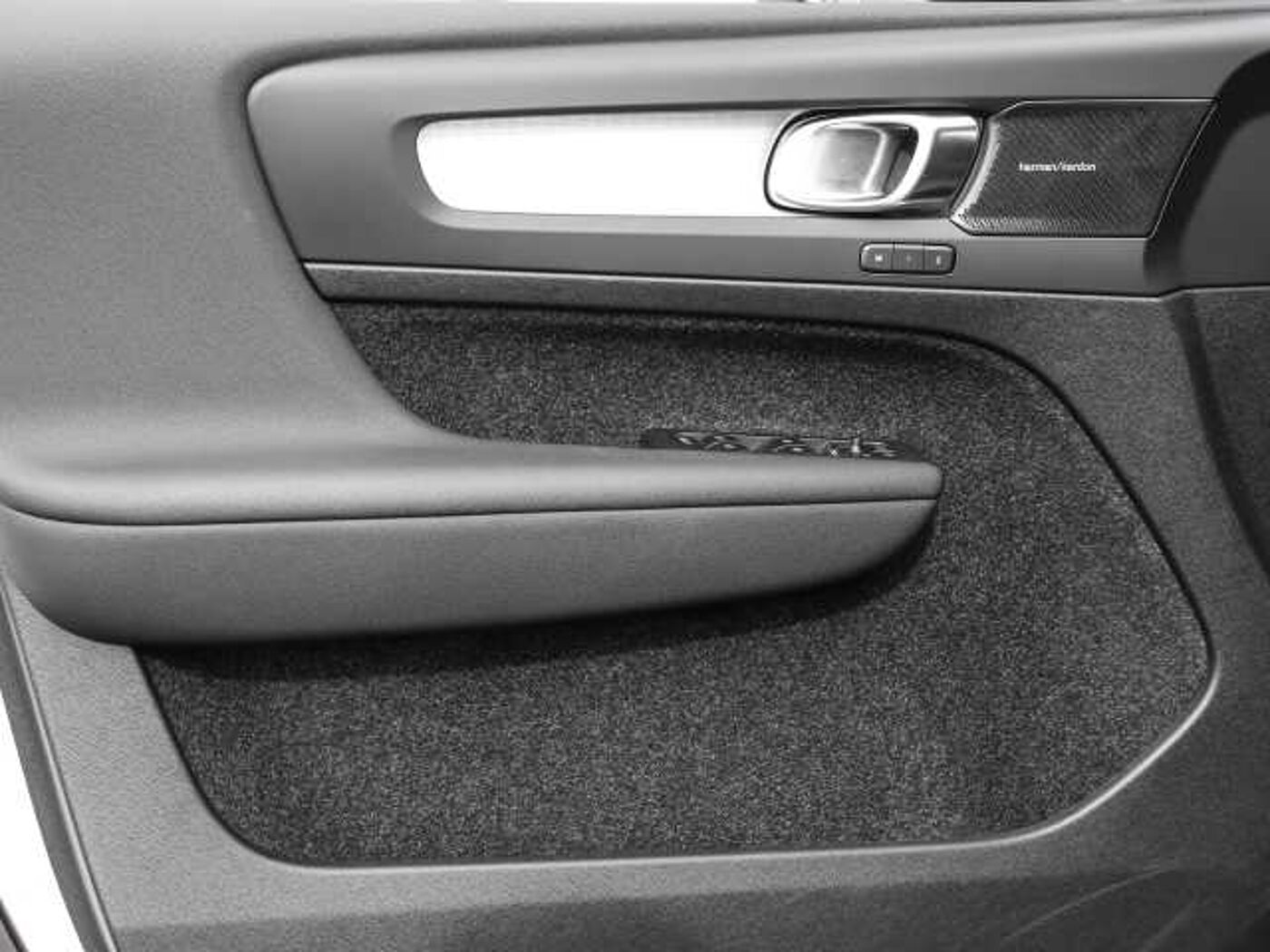 Volvo  Plus Dark 2WD B3 EU6d digitales Cockpit Memory Sitze Soundsystem HarmanKardon LE