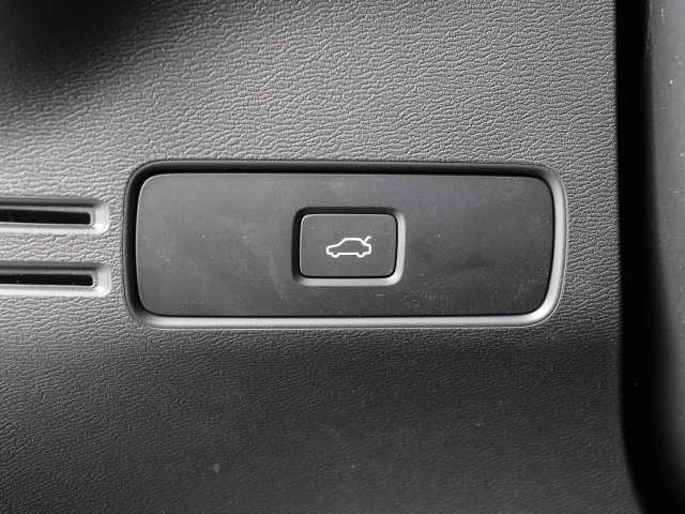 Volvo  Plus Dark 2WD B3 EU6d digitales Cockpit Memory Sitze Soundsystem HarmanKardon LE