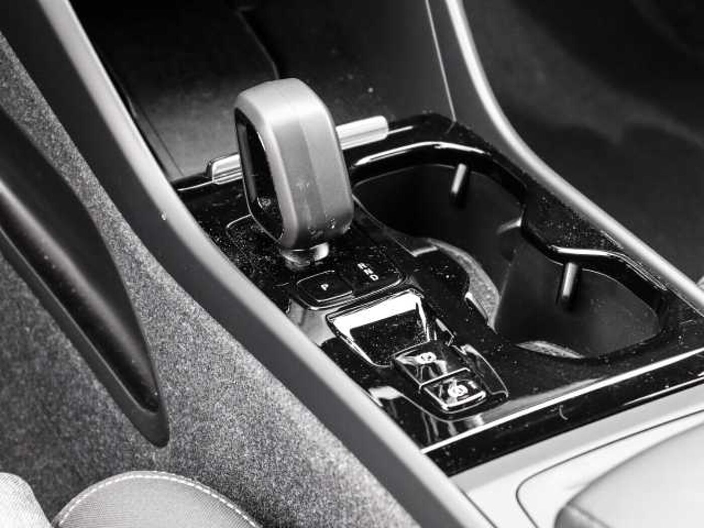 Volvo  Plus Dark 2WD B3 EU6d digitales Cockpit Memory Sitze Soundsystem HarmanKardon LE