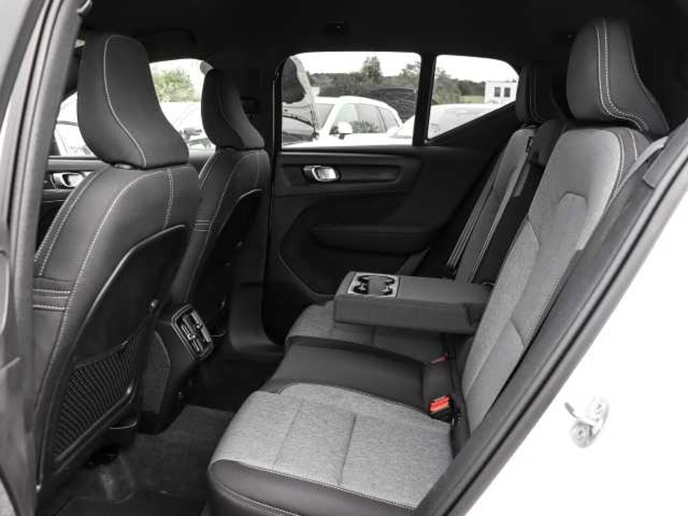Volvo  Plus Dark 2WD B3 EU6d digitales Cockpit Memory Sitze Soundsystem HarmanKardon LE