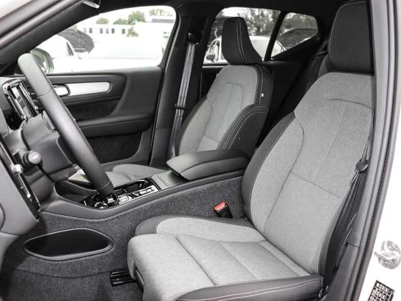 Volvo  Plus Dark 2WD B3 EU6d digitales Cockpit Memory Sitze Soundsystem HarmanKardon LE