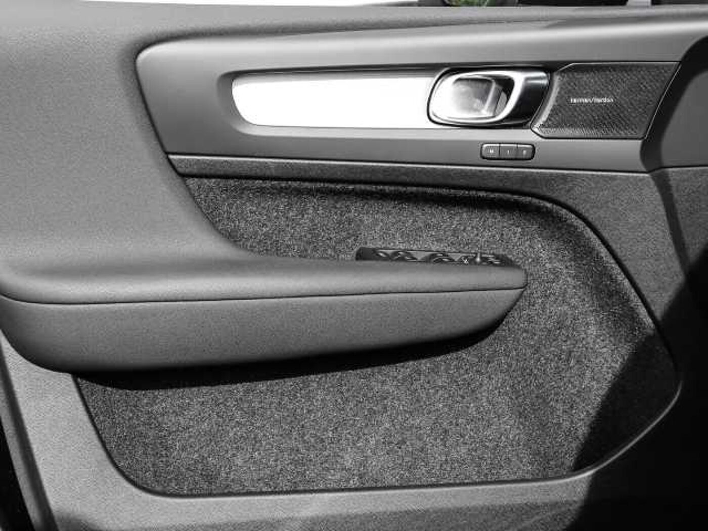 Volvo  Plus Dark 2WD B3 EU6d digitales Cockpit Memory Sitze Soundsystem HarmanKardon LE