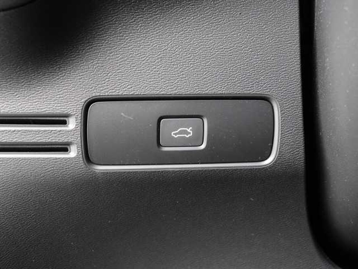 Volvo  Plus Dark 2WD B3 EU6d digitales Cockpit Memory Sitze Soundsystem HarmanKardon LE