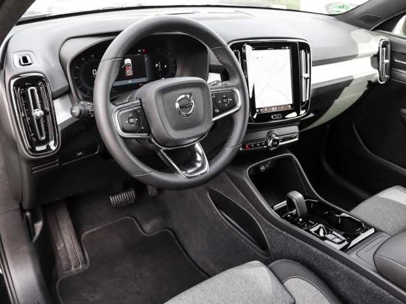 Volvo  Plus Dark 2WD B3 EU6d digitales Cockpit Memory Sitze Soundsystem HarmanKardon LE