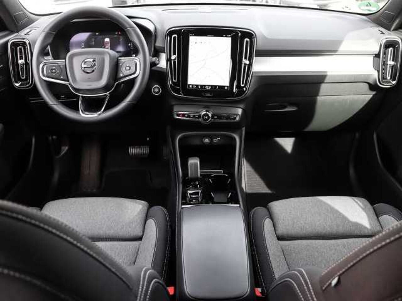 Volvo  Plus Dark 2WD B3 EU6d digitales Cockpit Memory Sitze Soundsystem HarmanKardon LE