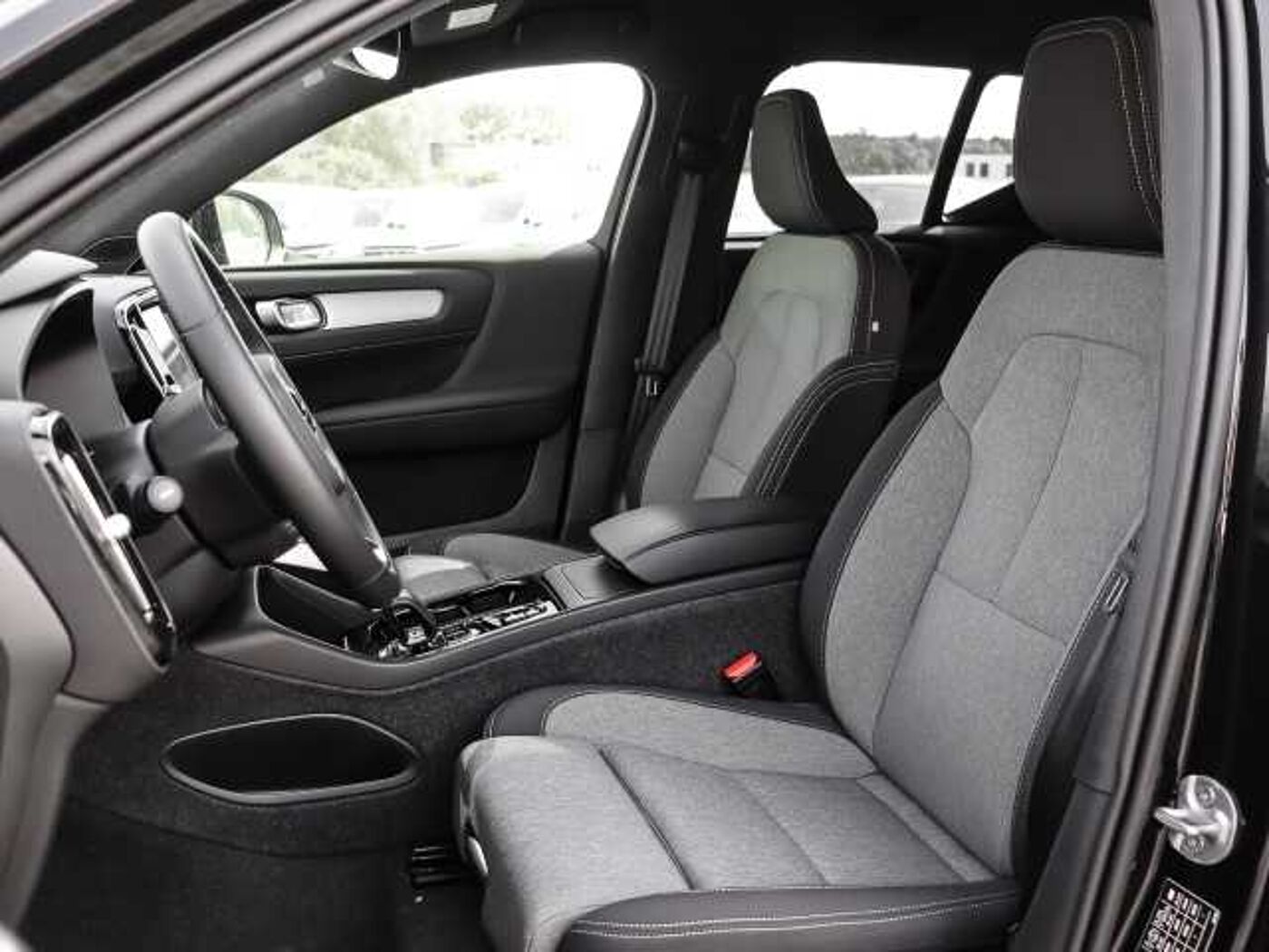 Volvo  Plus Dark 2WD B3 EU6d digitales Cockpit Memory Sitze Soundsystem HarmanKardon LE