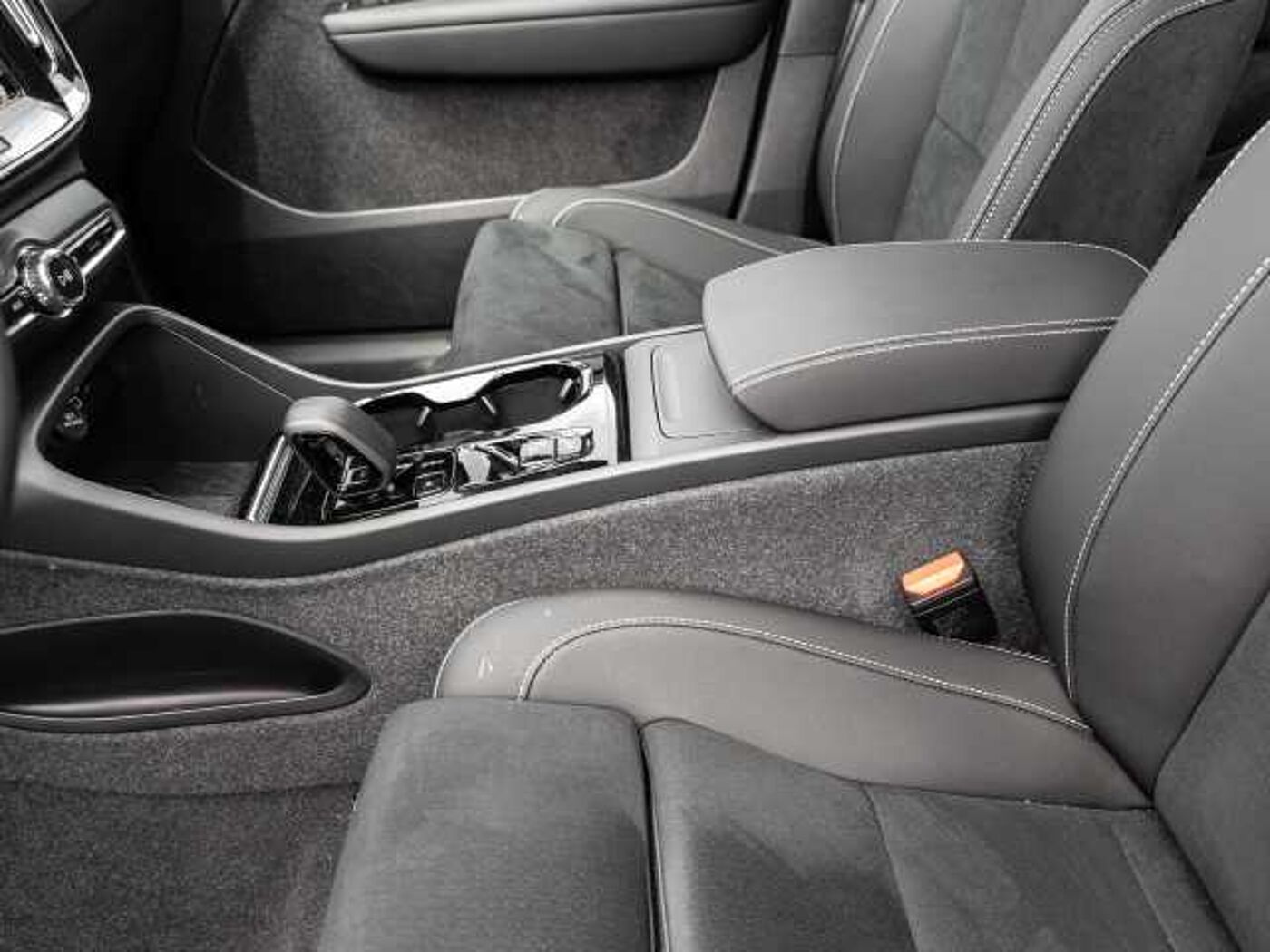 Volvo  Plus Dark 2WD B4 EU6d digitales Cockpit Memory Sitze Soundsystem HarmanKardon 36