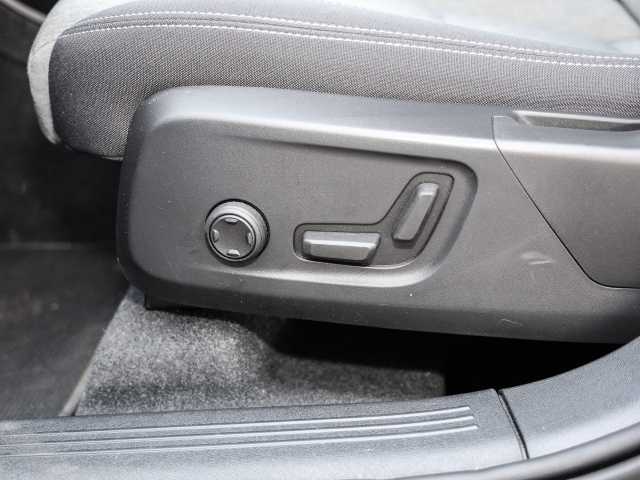 Volvo  Plus Dark 2WD B3 EU6d digitales Cockpit Memory Sitze Soundsystem HarmanKardon LE