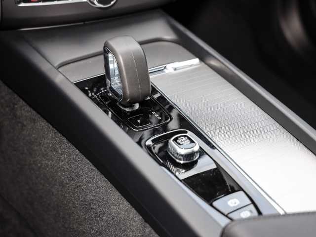 Volvo  Ultimate Dark 2WD B4 Diesel EU6d HUD AD digitales Cockpit Memory Sitze Soundsyst