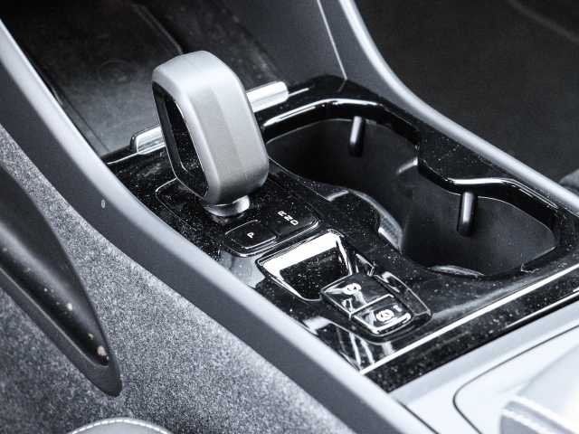 Volvo  Plus Dark 2WD B4 EU6d digitales Cockpit Memory Sitze Soundsystem HarmanKardon 36
