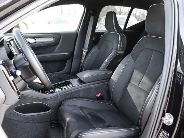 Volvo  Plus Dark 2WD B4 EU6d digitales Cockpit Memory Sitze Soundsystem HarmanKardon 36