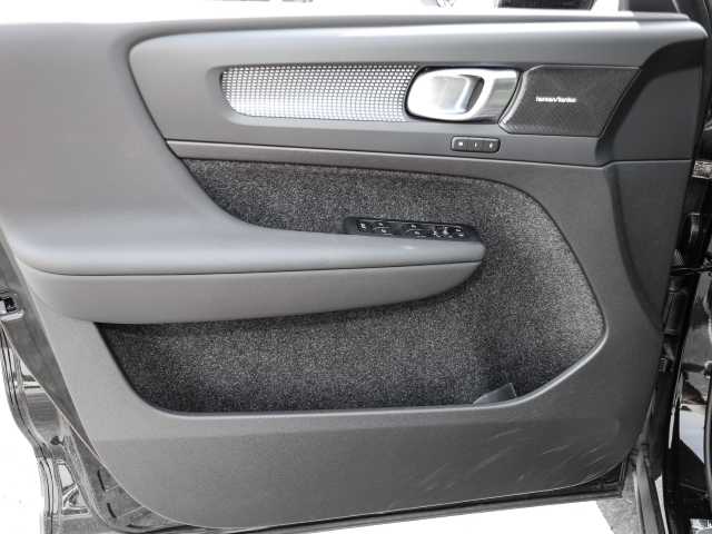 Volvo  Plus Dark 2WD B4 EU6d digitales Cockpit Memory Sitze Soundsystem HarmanKardon 36