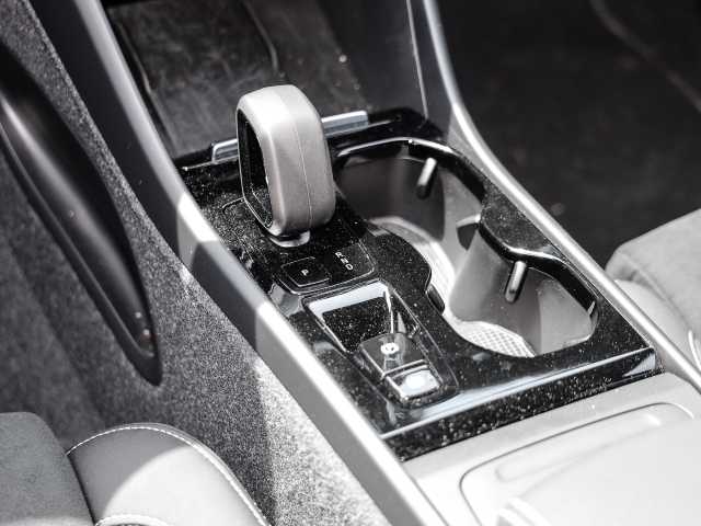 Volvo  Plus Dark 2WD B4 EU6d digitales Cockpit Memory Sitze Soundsystem HarmanKardon 36