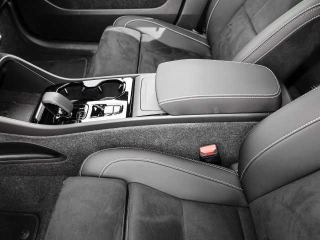Volvo  Plus Dark 2WD B4 EU6d digitales Cockpit Memory Sitze Soundsystem HarmanKardon 36