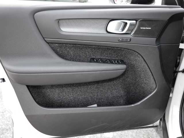 Volvo  Plus Dark 2WD B4 EU6d digitales Cockpit Memory Sitze Soundsystem HarmanKardon 36