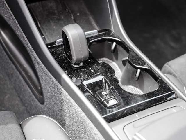 Volvo  Plus Dark 2WD B4 EU6d digitales Cockpit Memory Sitze Soundsystem HarmanKardon 36