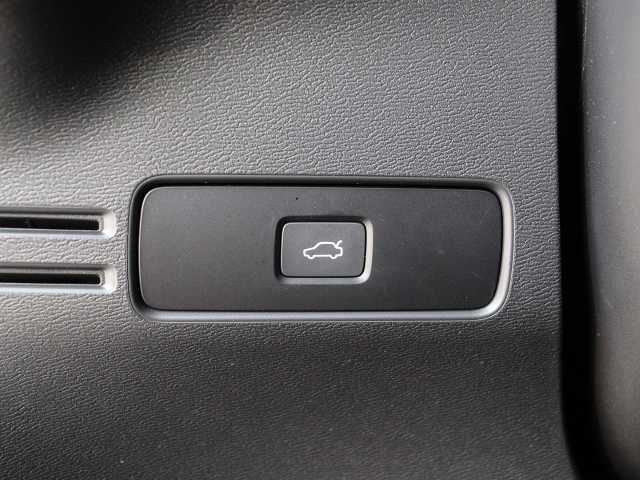 Volvo  Plus Dark 2WD B4 EU6d digitales Cockpit Memory Sitze Soundsystem HarmanKardon 36