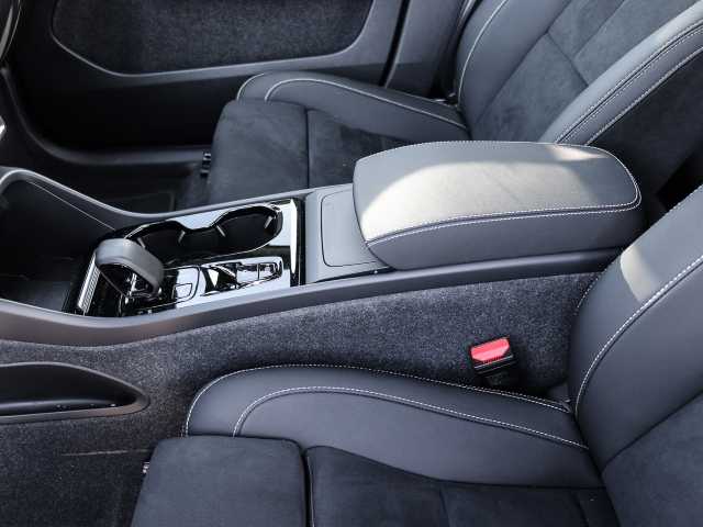 Volvo  Plus Dark 2WD B4 EU6d digitales Cockpit Memory Sitze Soundsystem HarmanKardon 36