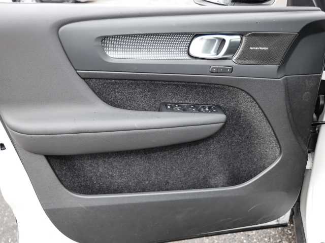 Volvo  Plus Dark 2WD B4 EU6d digitales Cockpit Memory Sitze Soundsystem HarmanKardon 36