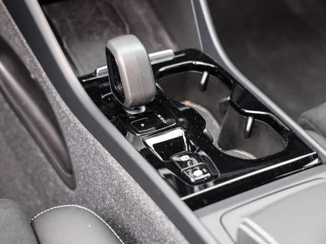 Volvo  Plus Dark 2WD B4 EU6d digitales Cockpit Memory Sitze Soundsystem HarmanKardon 36
