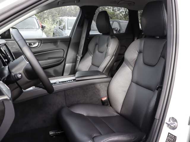 Volvo  Plus Dark 2WD B4 Diesel EU6d digitales Cockpit Memory Sitze Soundsystem HarmanKa