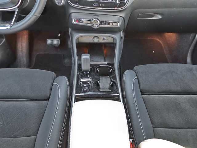 Volvo  Plus Dark Recharge Plug-In Hybrid 2WD T5 Twin Engine EU6d StandHZG Navi digitale