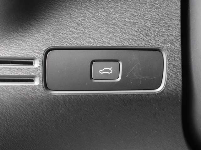 Volvo  Plus Dark 2WD B3 EU6d digitales Cockpit Memory Sitze Soundsystem HarmanKardon LE
